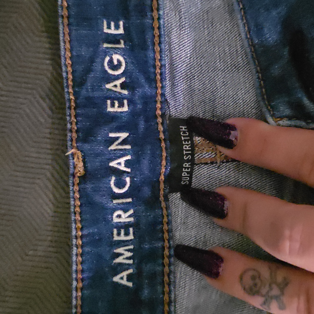 American Eagle Outfitters-Super Stretch Distressed Jean Shorts SZ 14 - Picture 2 of 5